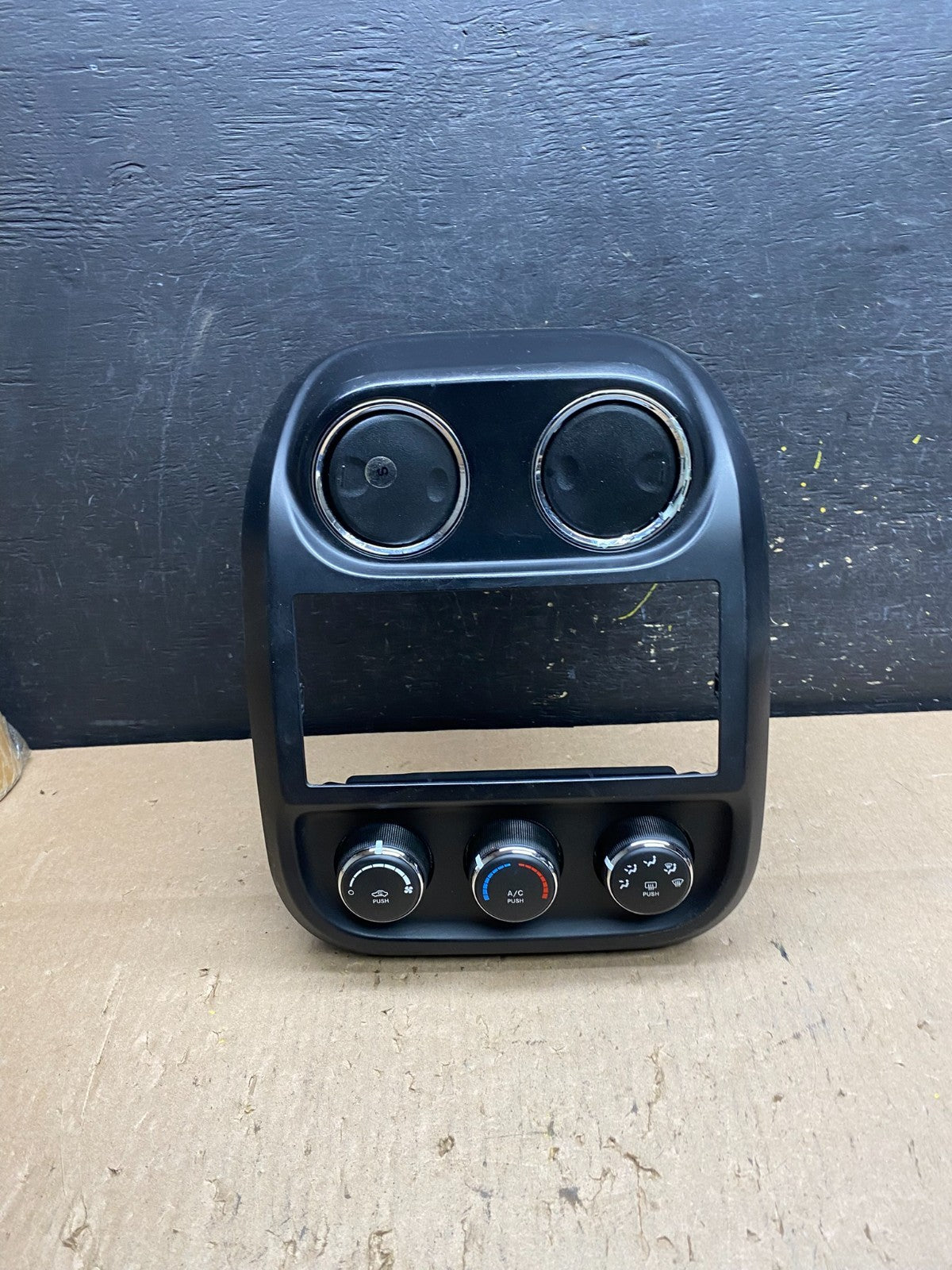 2011 to 2017 Jeep Compass Dash Climate Temperature Control Radio Bezel T5782 DG0