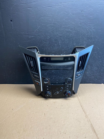 2011 - 2014 Hyundai Sonata Center Radio Climate Control Air Vent Bezel AE4414 DG0