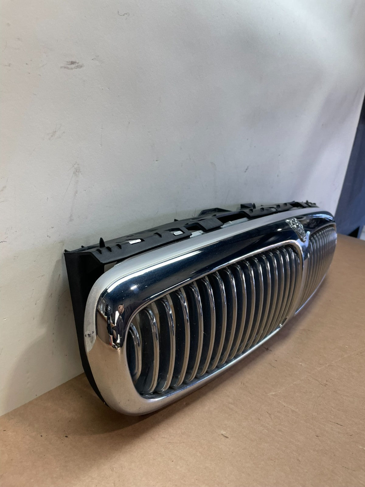 2002 to 2008 Jaguar X-Type Front Upper Grille Grill AJ1269 DG2