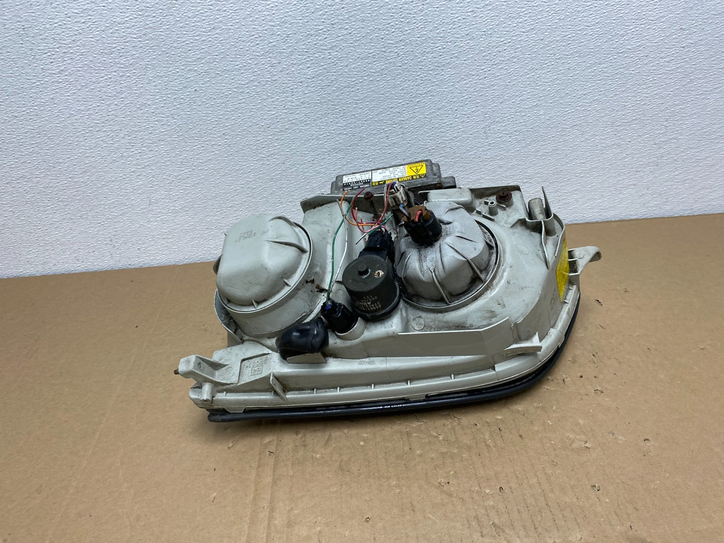 1998 1999 2000 Lexus LS400 Right Passenger Side Xenon HID Headlight OE AB6859 DG5
