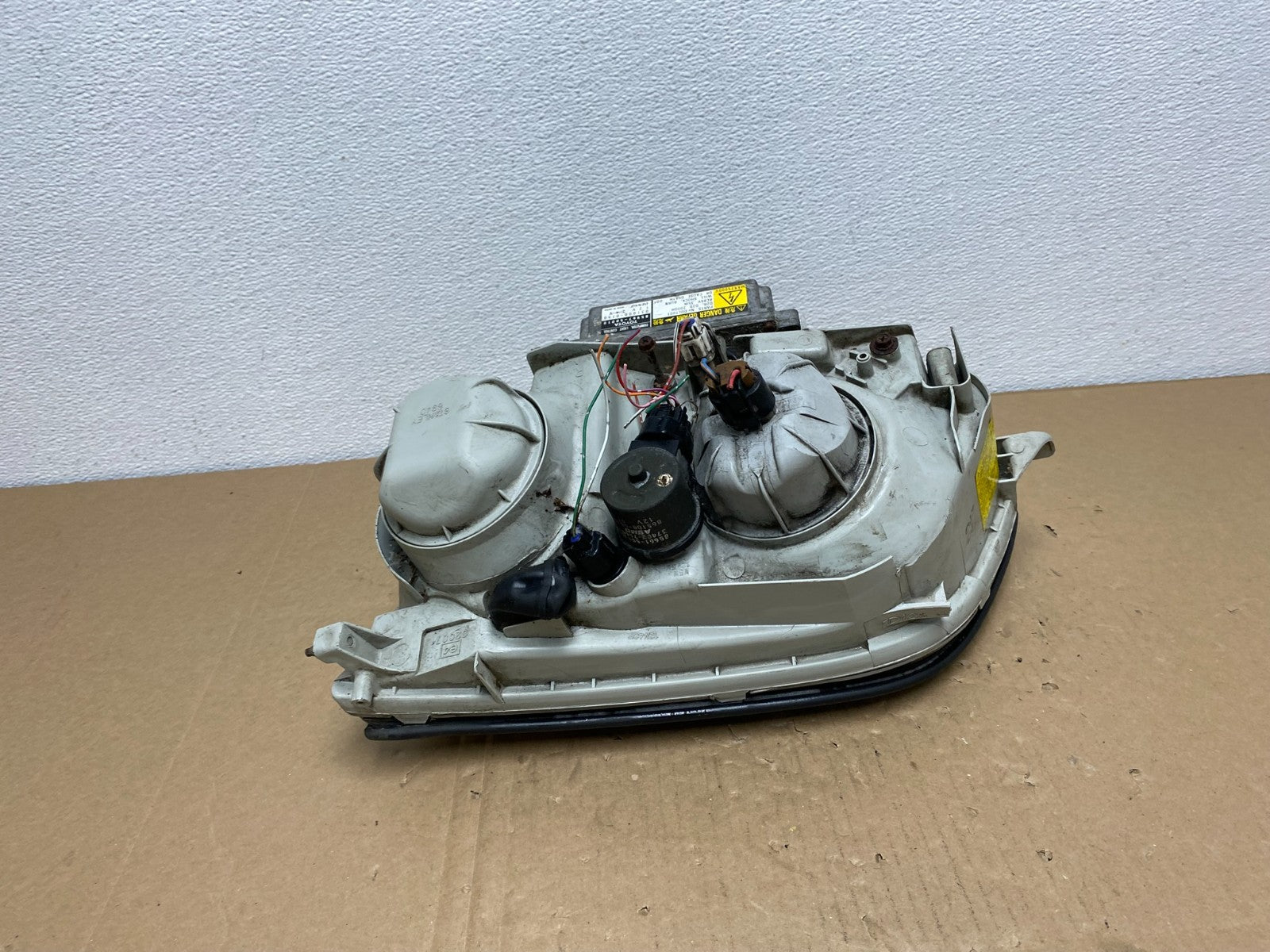 1998 1999 2000 Lexus LS400 Right Passenger Side Xenon HID Headlight OE AB6859 DG5