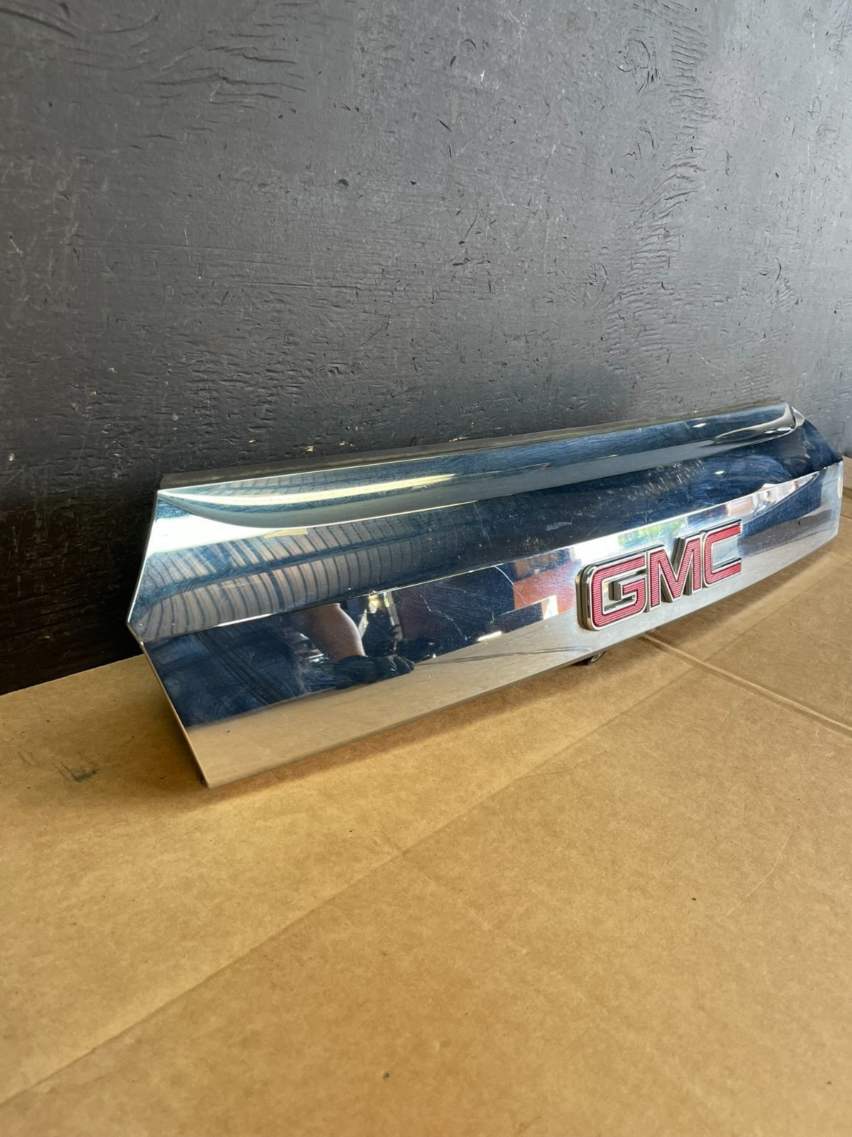 2011-2015 GMC Terrain Tailgate Liftgate Chrome Finish Molding Camera AE0820 DG2