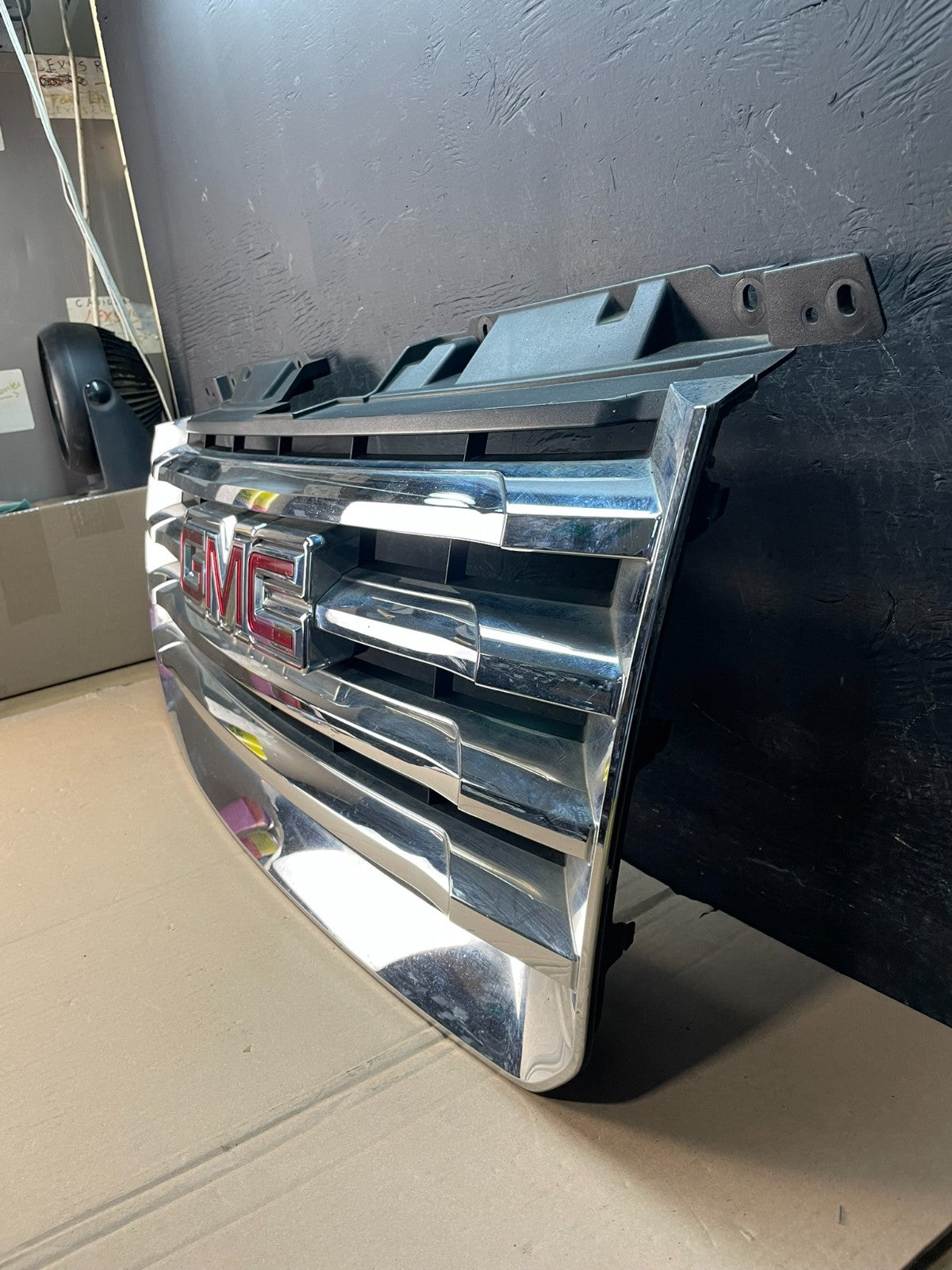 2008 to 2013 GMC Yukon Hybrid Front Upper Grille Grill AD8351 DG1