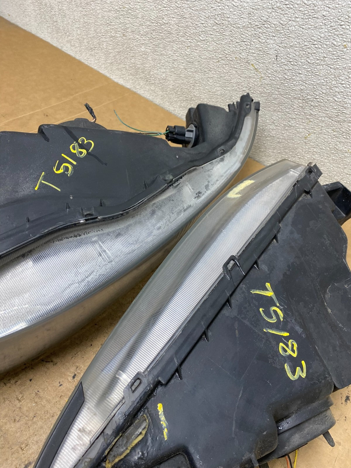 2002 to 2003 Mitsubishi Galant Left+Right Side Headlights T5183 DW12