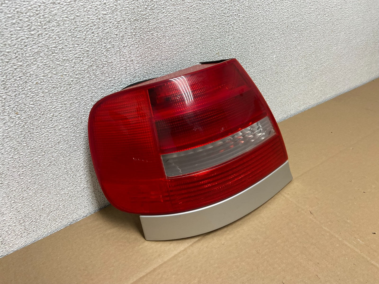 1999 to 2002 Audi A4 B5 Left Driver Side Tail Light Oem AB6091 DW2