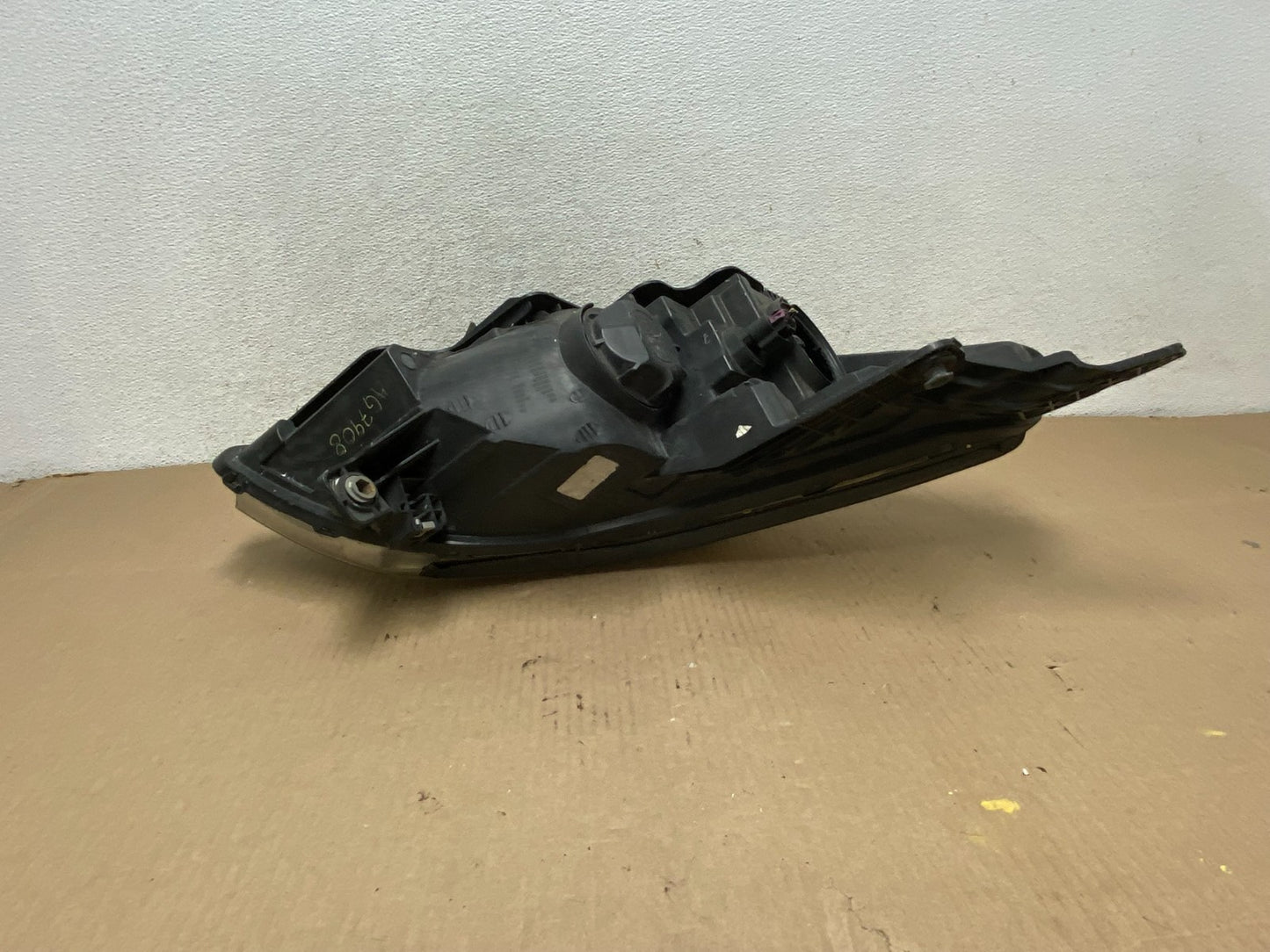 2009 to 2012 Chevrolet Traverse Left Driver Side Halogen Headlight AG7908 DW7