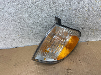 2005 to 2006 Toyota Tundra Left Driver LH Side Turn Signal Light AI7956 LK0