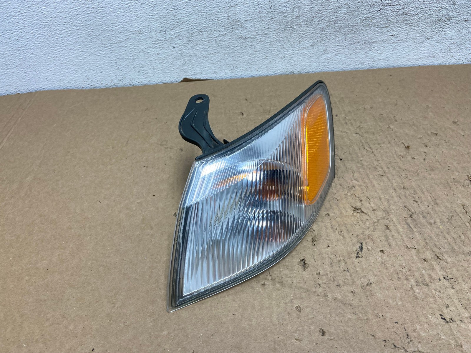 1997 1998 1999 Toyota Camry Left Driver LH Turn Signal X5168 DW2