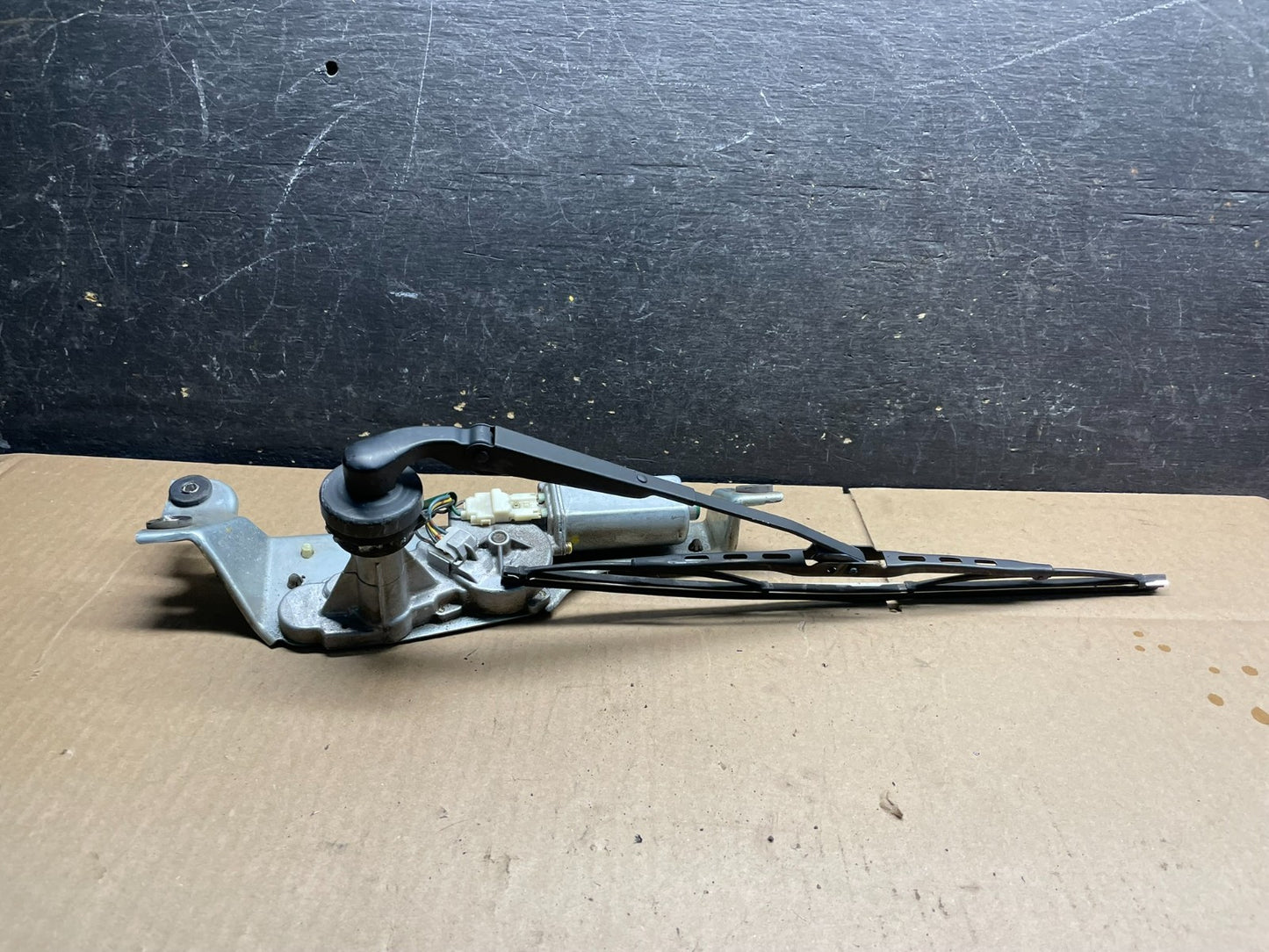 2000 to 2004 Subaru Outback Rear Windshield Washer Wiper Motor V9061 DG3