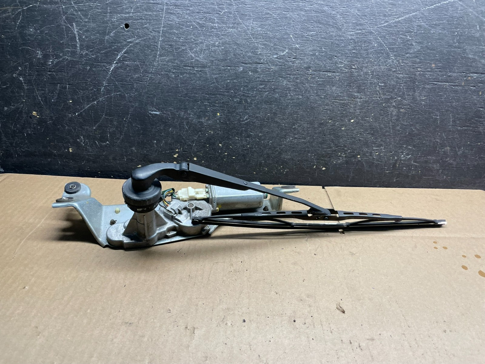 2000 to 2004 Subaru Outback Rear Windshield Washer Wiper Motor V9061 DG3