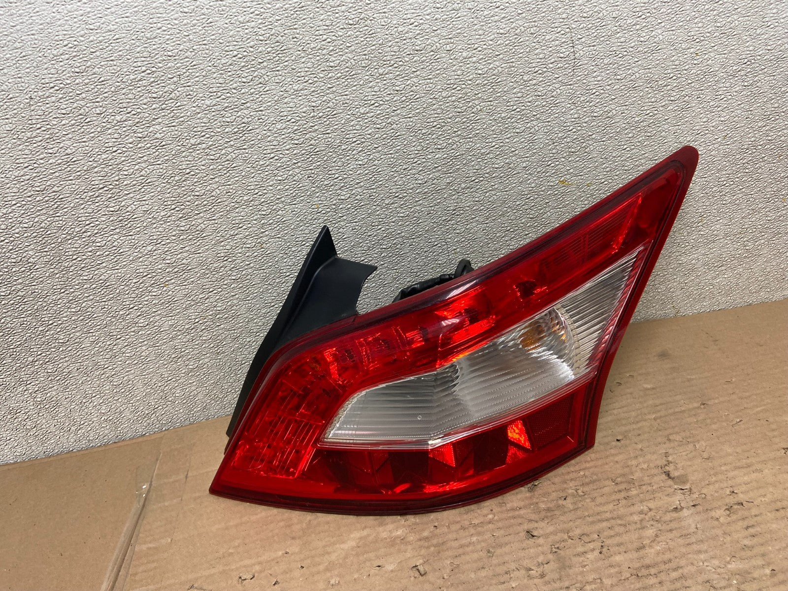 2009 2010 2011 Nissan Maxima Right Passenger RH Side Tail light OEM AA9467 LK0