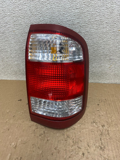 1999 to 2004 Nissan Pathfinder Right Passenger Rh Side Tail light Oem U0519 DW0