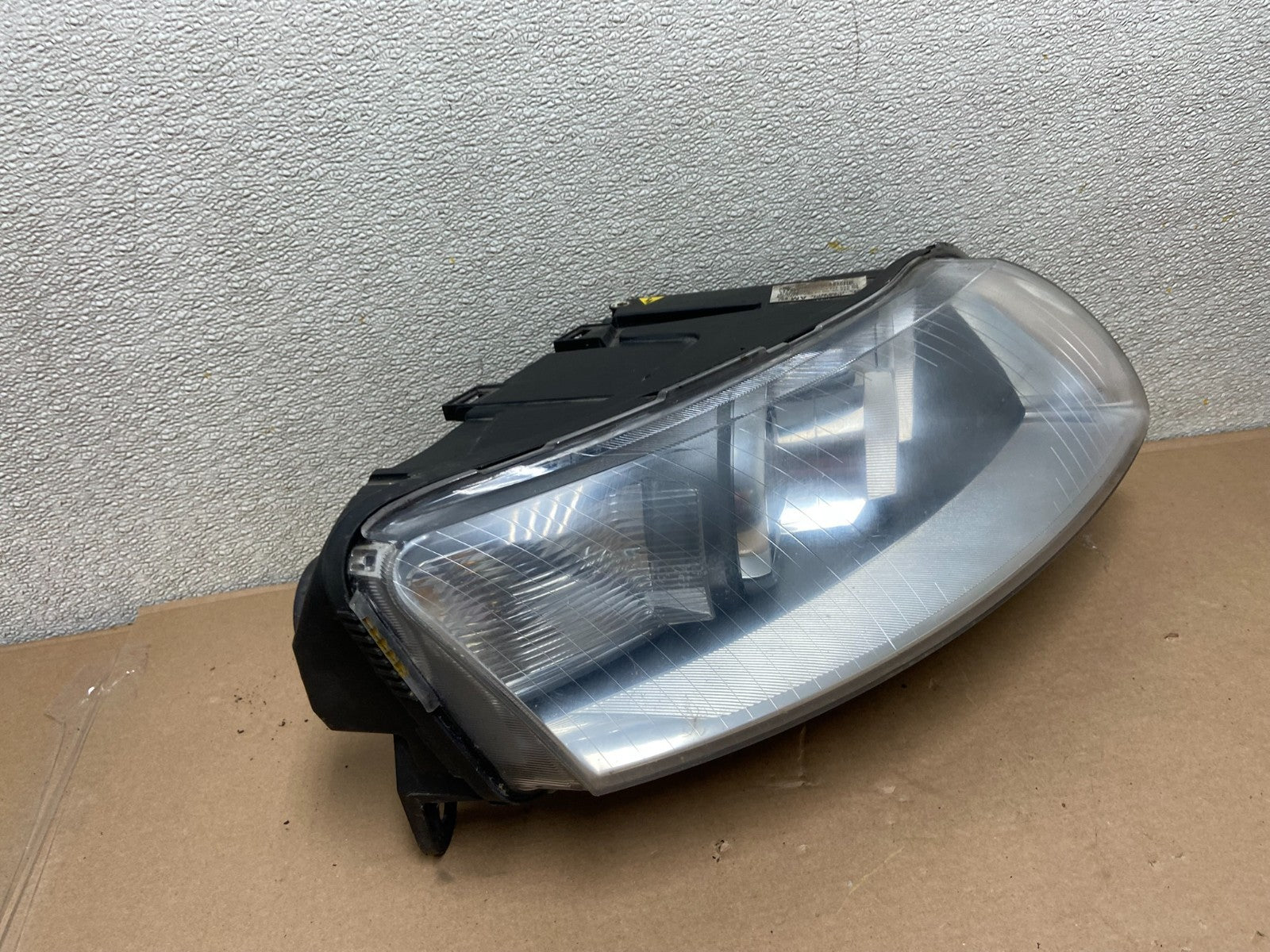 2005 to 2008 Audi A6 Right Passenger Side Headlight Xenon HID OEM AA9854 DW2