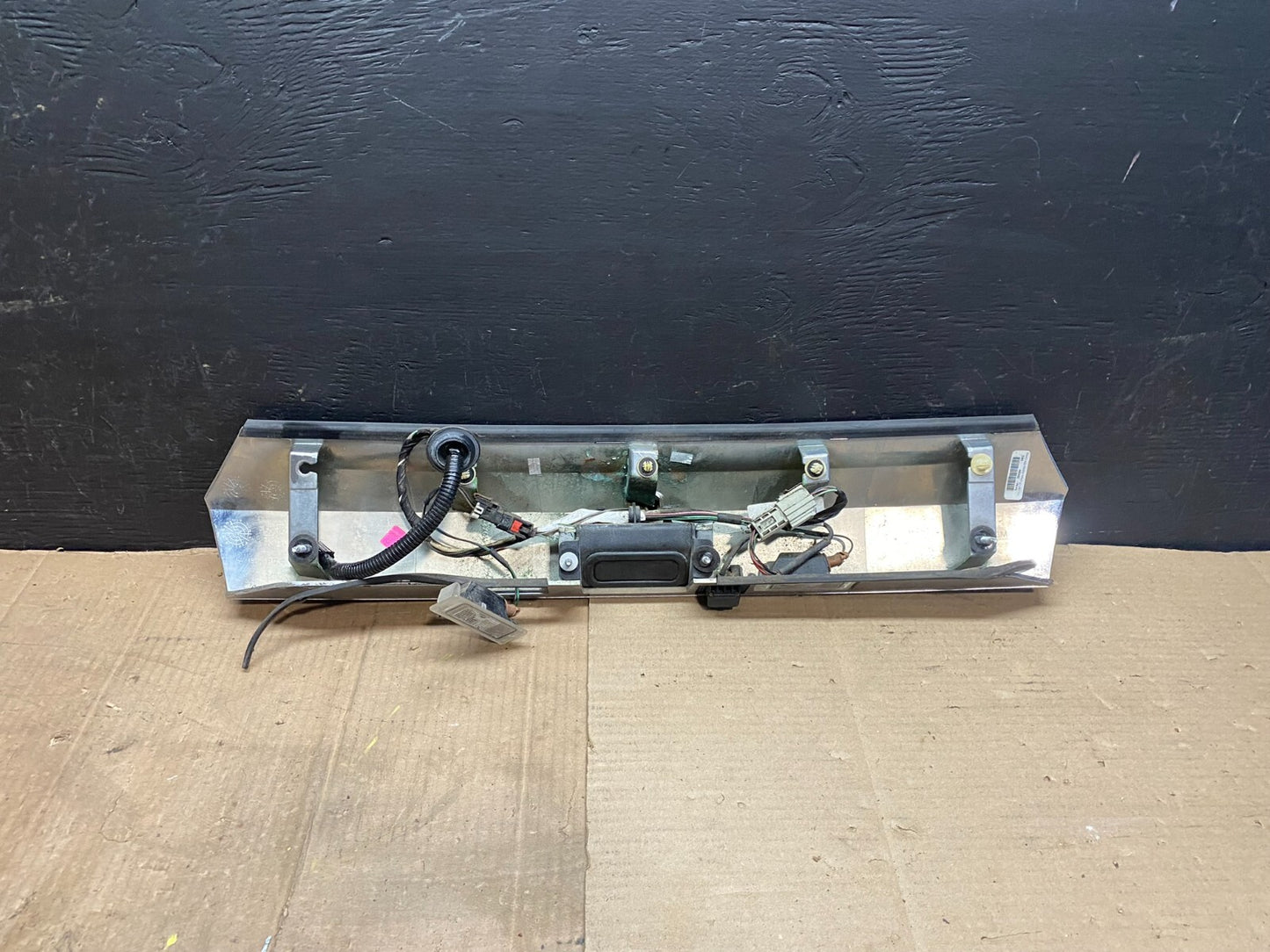2011-2015 GMC Terrain Tailgate Chrome Finish Molding with Camera Oem E34316