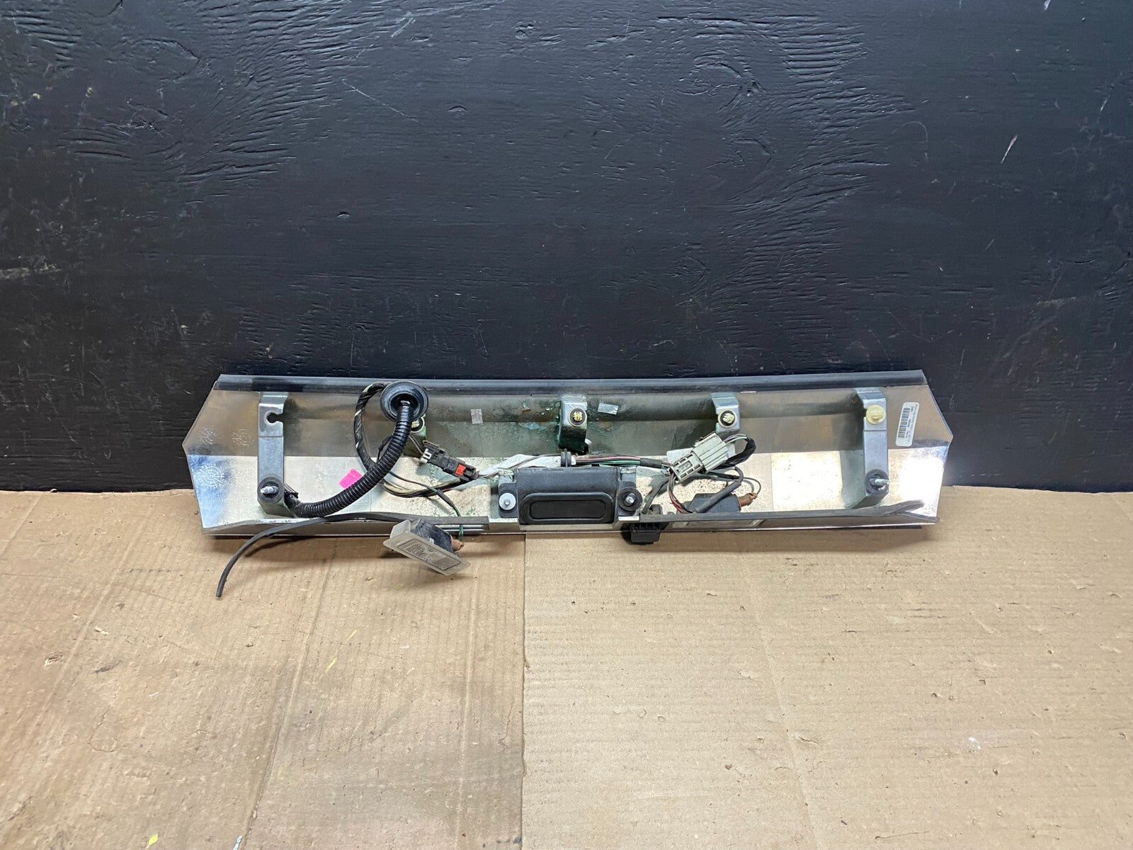 2011-2015 GMC Terrain Tailgate Chrome Finish Molding with Camera Oem E34316