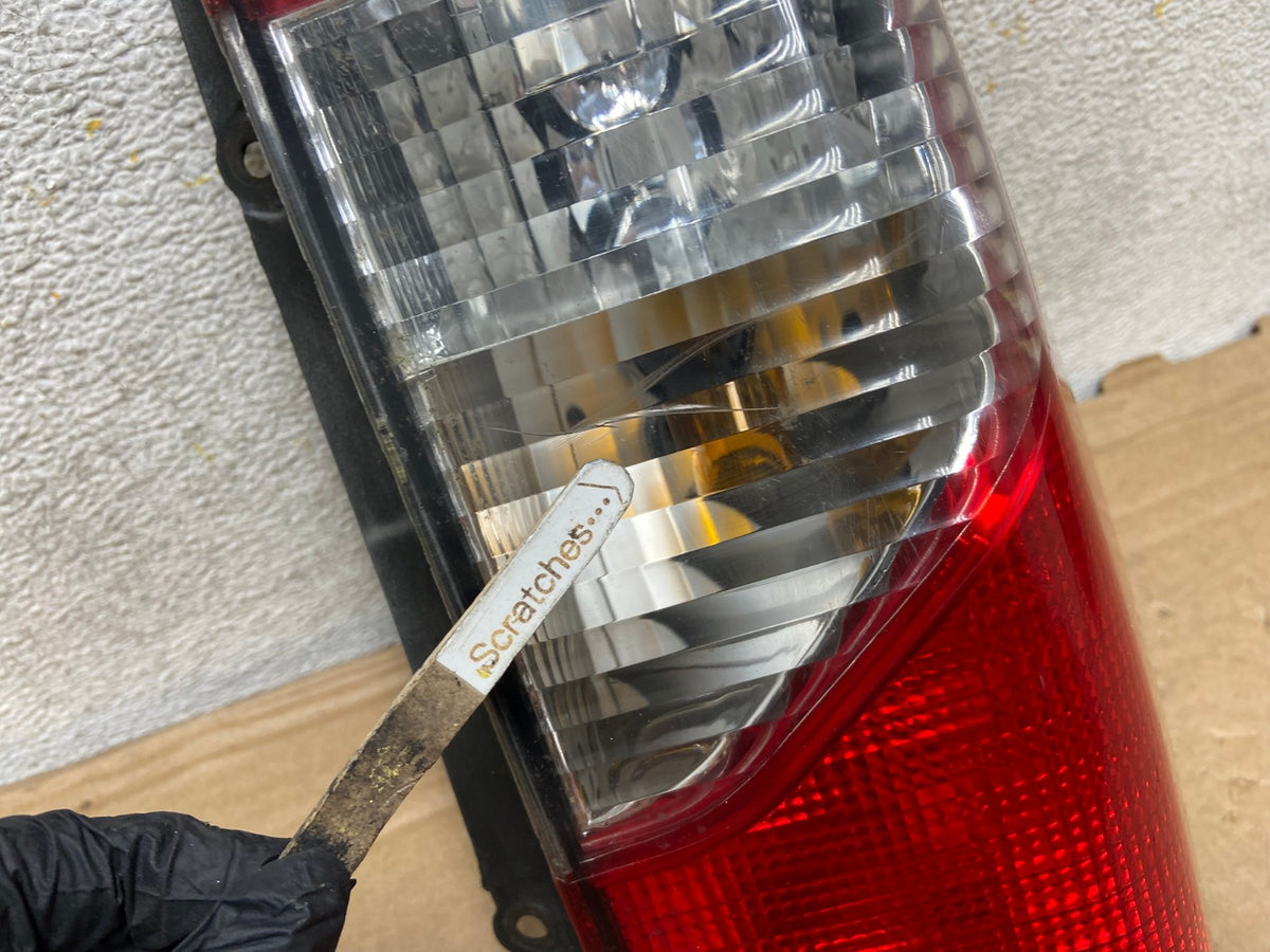 2002 2003 2004 Nissan Xterra Right Passenger RH Side Tail Light AH8475 LK3