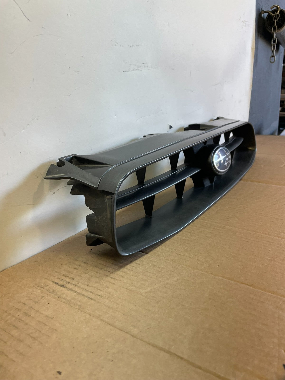 2004 to 2005 Subaru Impreza Front Upper Grille Grill Black AH0094 DG2