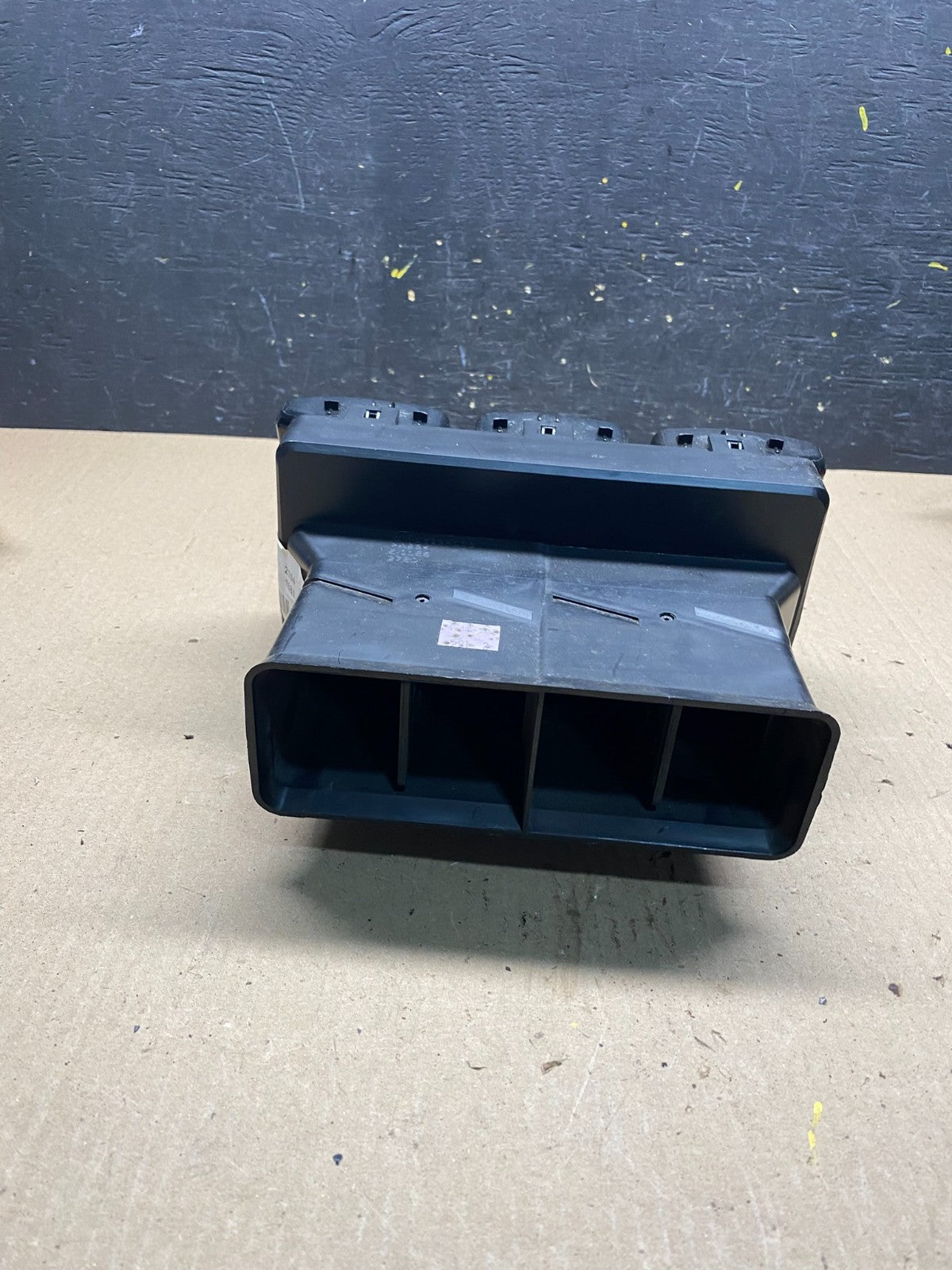 2007 - 2012 GMC Acadia Center Console Air Vent Grille OEM Q6952 DG3
