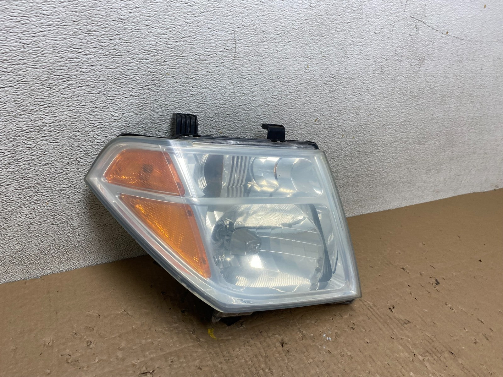 2005 to 2007 Nissan Pathfinder Halogen Headlight Right Passenger Oem T7742 DW2