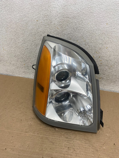 2004 to 2009 Cadillac SRX Right Passenger Side Halogen Headlight AH9476 DW0