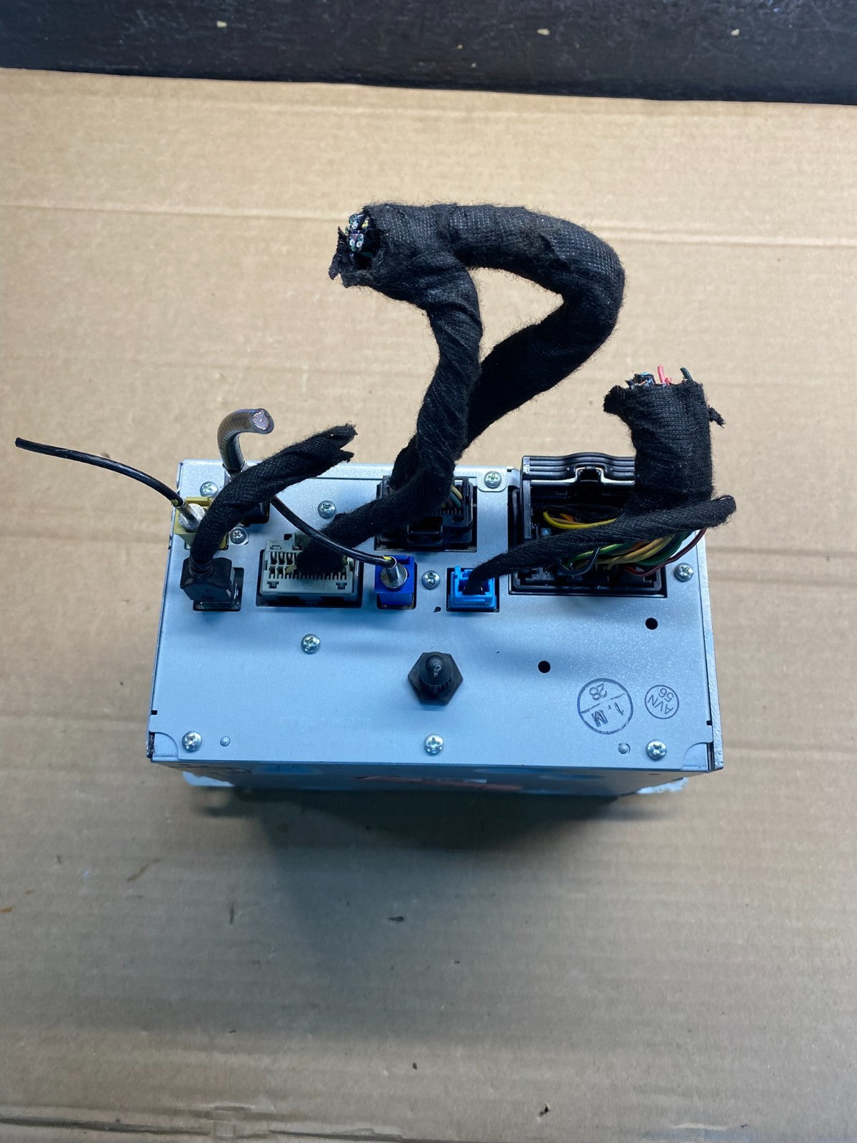 2010 to 2012 Cadillac SRX AM/FM/CD/MP3 Radio Head Unit Receiver AE8138 DG5