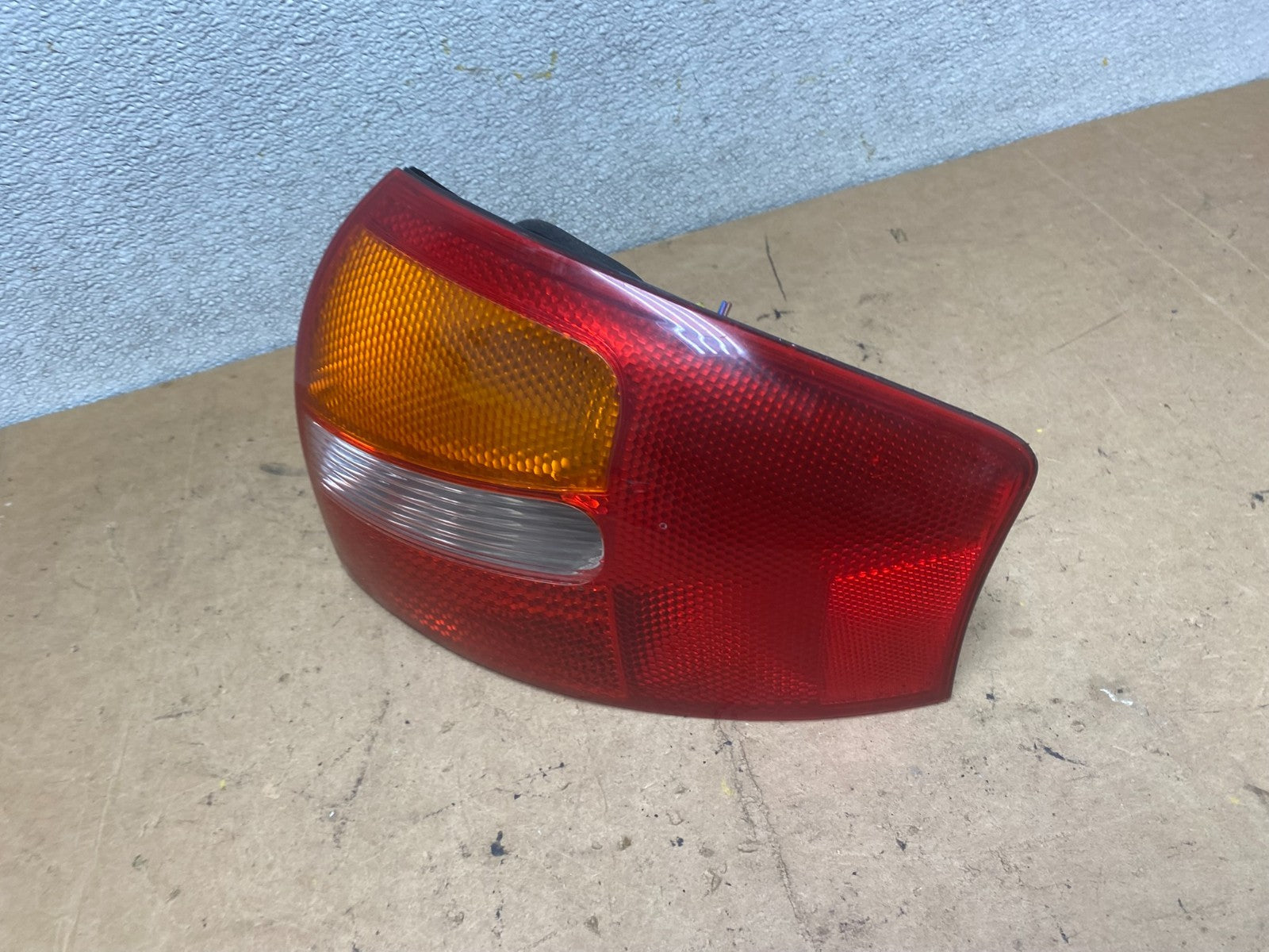 2002 2003 2004 Audi A6 Sedan Right Passenger RH Side Tail Light Oem X5672 DW1