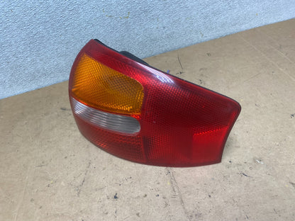 2002 2003 2004 Audi A6 Sedan Right Passenger RH Side Tail Light Oem X5672 DW1