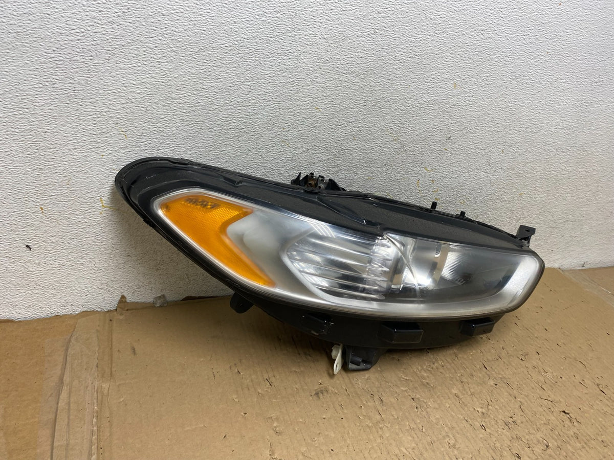 2013 to 2016 Ford Fusion Right Passenger Rh Side Headlight AH2914 DW1