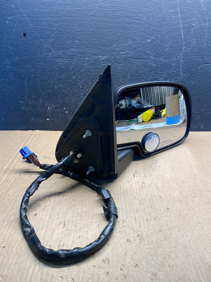 2003 to 2006 Gmc Yukon Right Passenger Turn Signal View Door Mirror AE7651 DW10