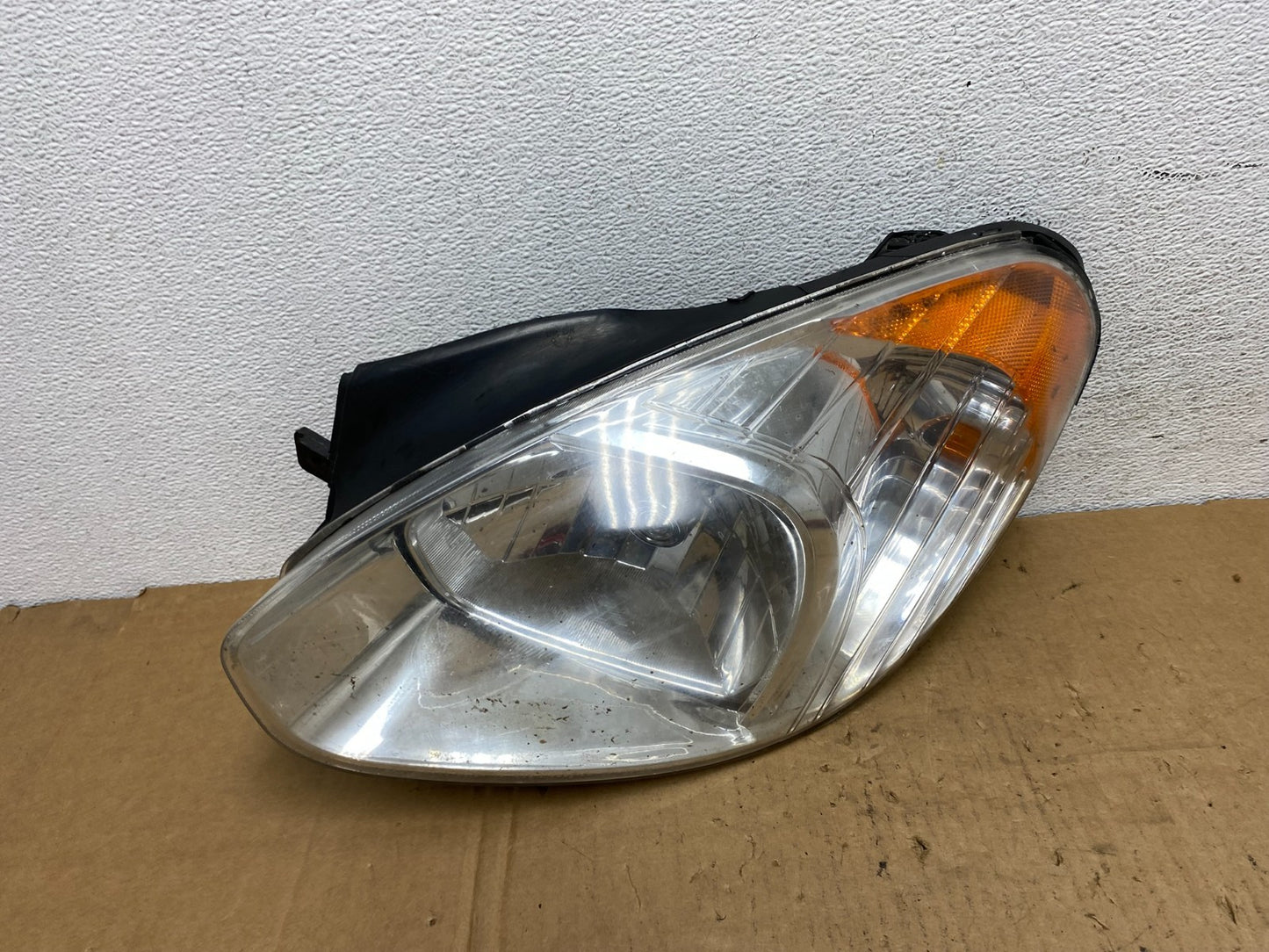 2006 to 2011 Hyundai Accent Sedan Left Driver LH Halogen Headlight AD3175 DW0