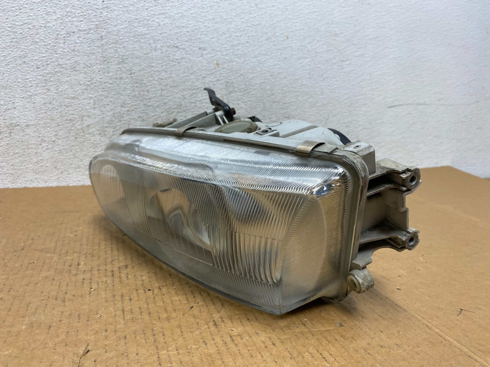 1993 to 1994 Infiniti J30 Left Driver LH Side Halogen Headlight AD9196 DG1