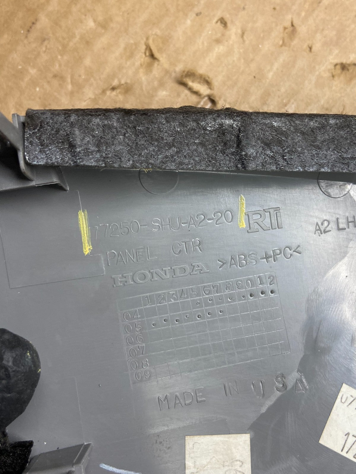 2005 to 2010 Honda Odyssey  Radio Climate Control Dash Trim Bezel Z4261 DG5
