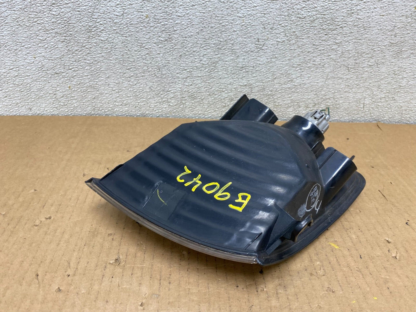 2001 to 2003 Toyota Sienna Left Driver LH Turn Signal G9042 PS6