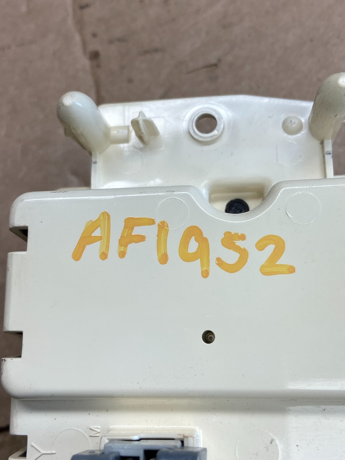 2001 - 2007 GMC Chevrolet Express 1500 Climate Control A/C AF1952 DG5