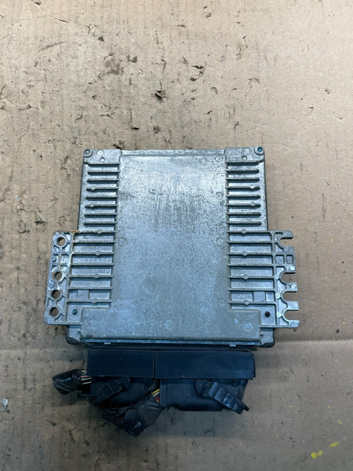 2005 Nissan Armada QX56 5.6L Engine Control ECM mec86-220 b1 u1911 DG2