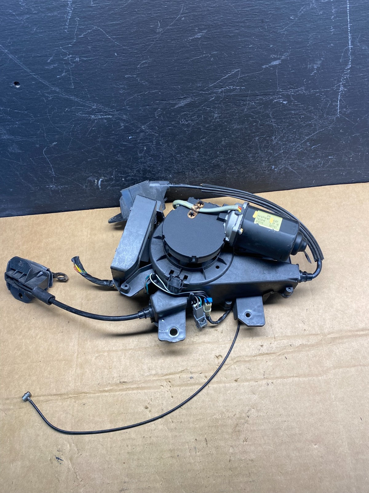 2007-2014 Kia Sedona Right Electric Power Sliding Door Motor Regulator AD73690