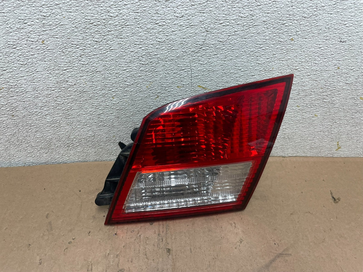 2002-2004 Infiniti i35 Inner Right Passenger Rh Side Tail Light Q4507 DW0