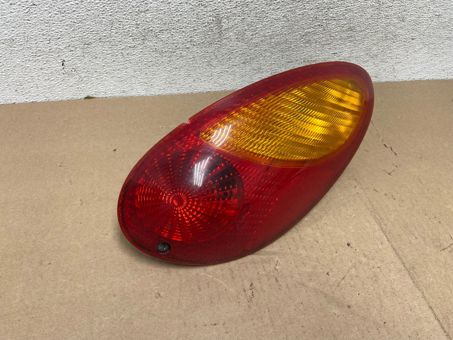 2001 to 2005 Chrysler PT Cruiser Right Passenger Tail Light AG4606 LK2