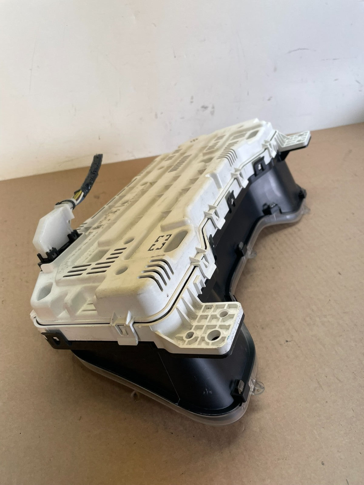 2011 to 2013 Ford E150 E250 E350 VAN Gauge Speedometer Cluster ai4327 DG4