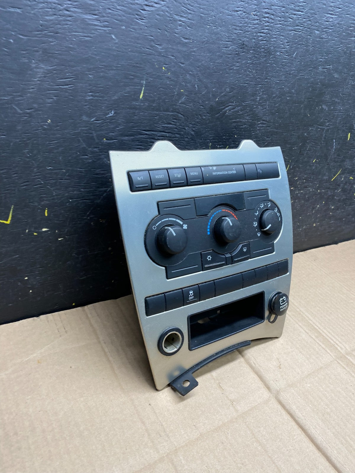 2005 2006 2007 Jeep Commander Grand Cherokee A/C Climate Control Bezel AA4483 DG2