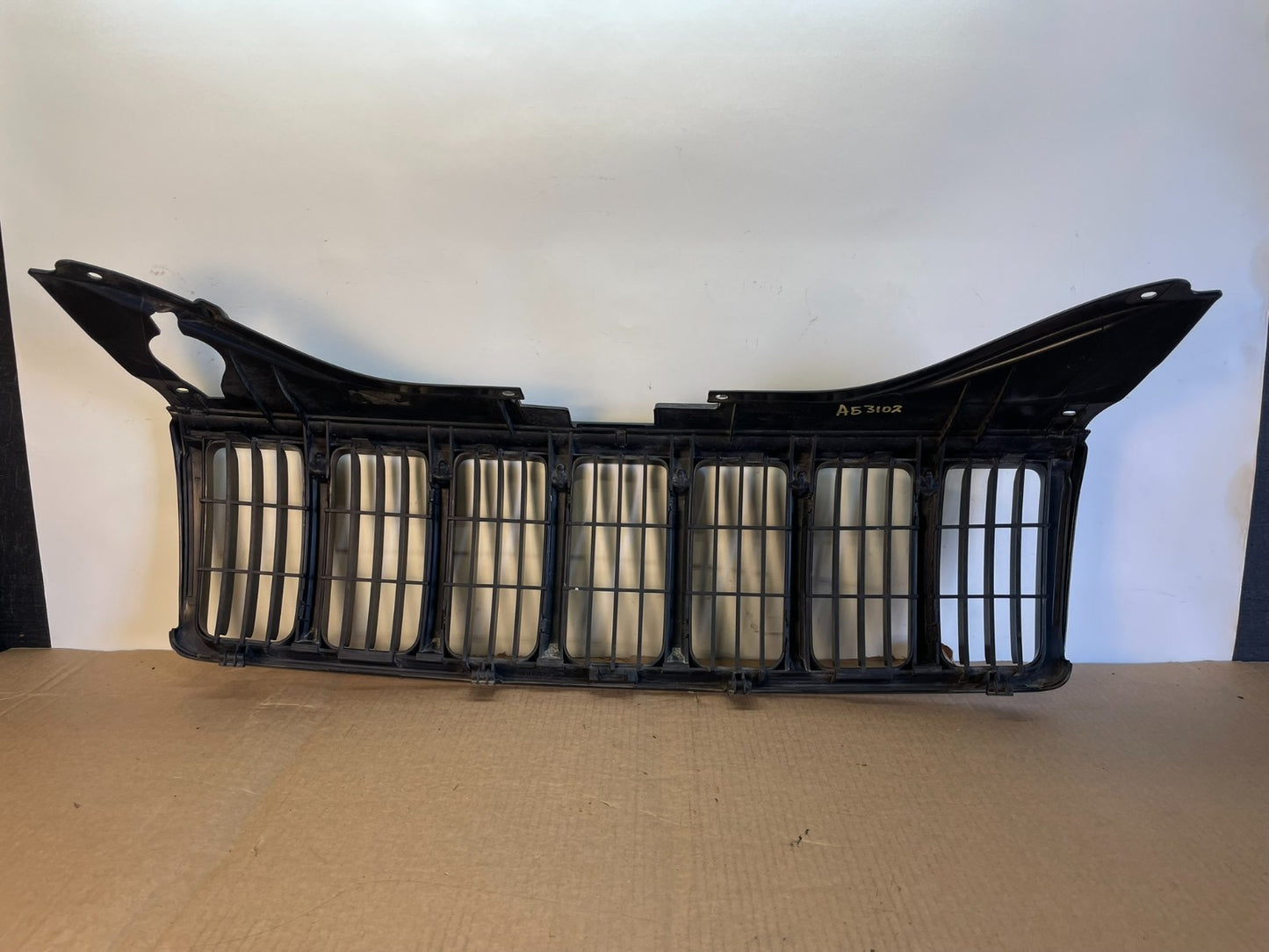 2005 2006 2007 Jeep Grand Cherokee Front Upper Grill Grille AG3102 DG3