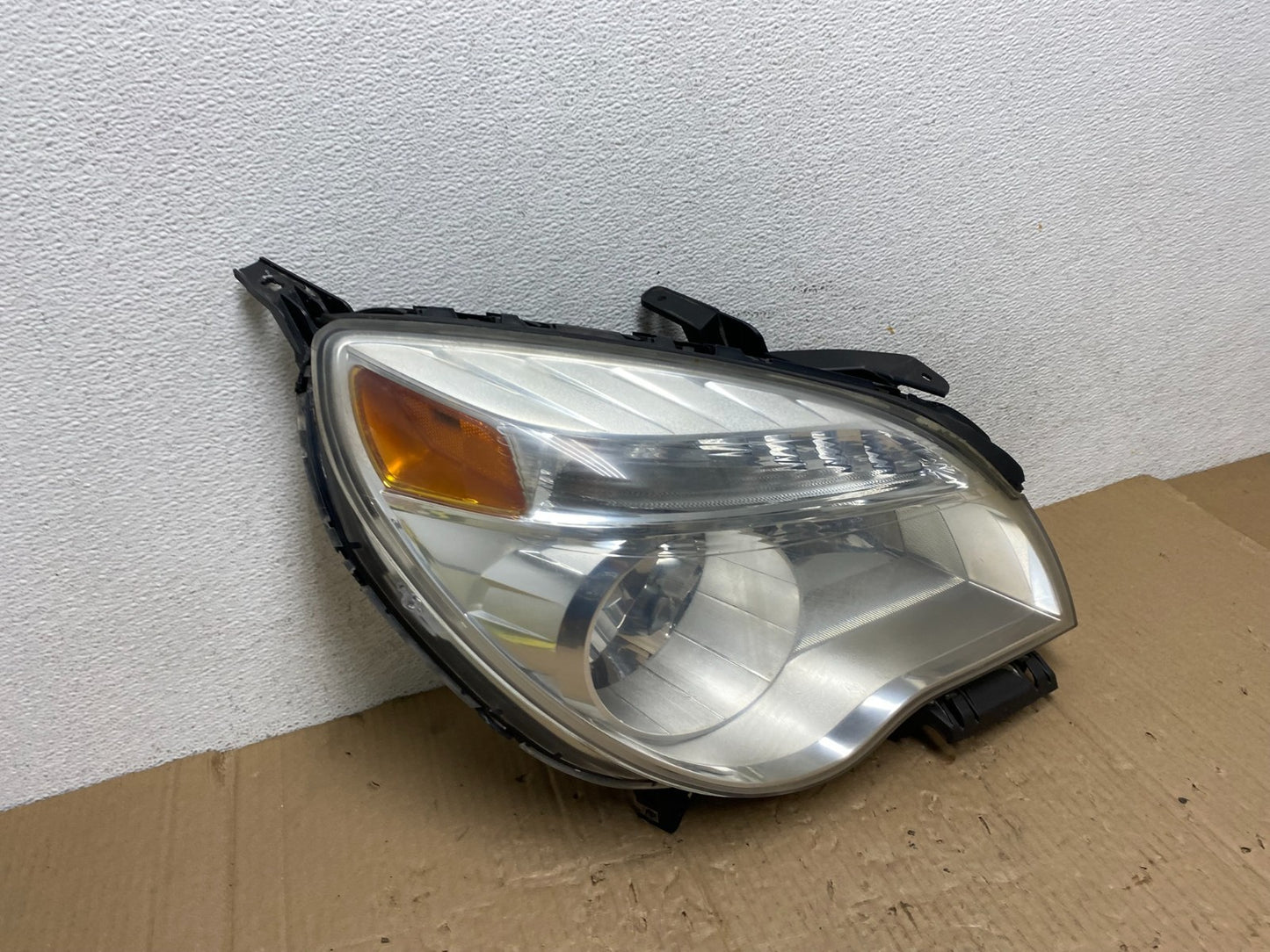 2010 - 2015 Chevrolet Equinox Halogen Headlight Right Passenger Side AE9037 DW2