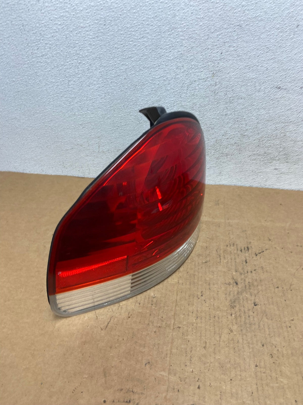 2005 to 2006 Hyundai Santa Fe Left Driver Side Tail Light AD4690 LK2