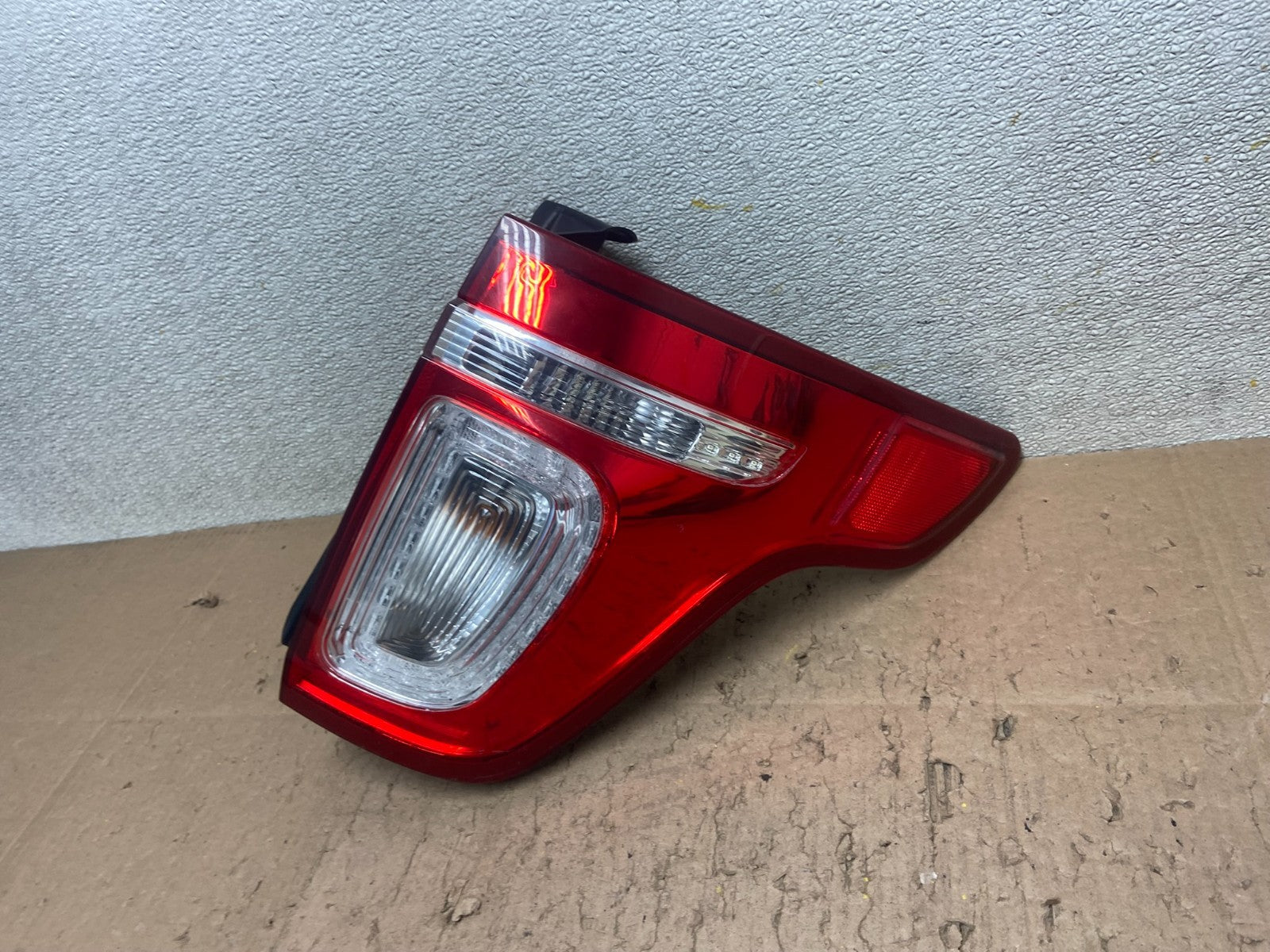 2011-2015 Ford Explorer Police Package Right Passenger Side Tail light Y4881 DW1