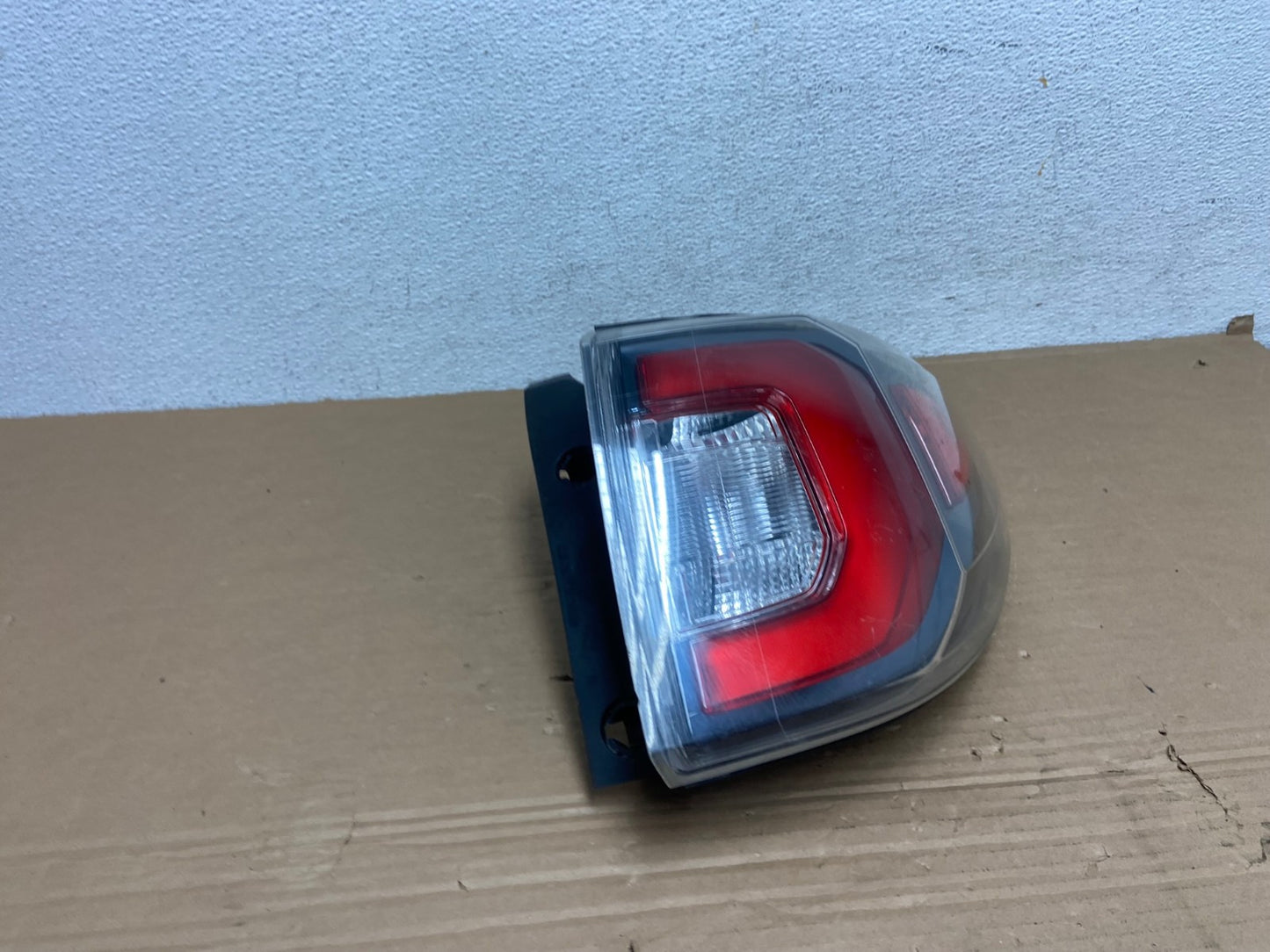 2013 to 2016 GMC Acadia Right Passenger RH Side Tail Light AD4191 LK2