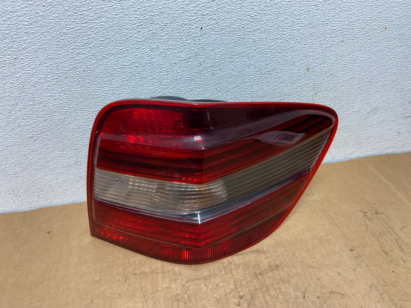 2009 to 2011 Mercedes ML350 ML-Class Right Passenger RH Tail Light AD1340 LK0