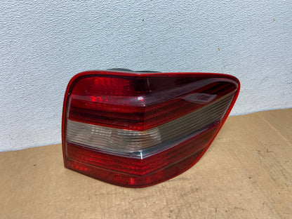 2009 to 2011 Mercedes ML350 ML-Class Right Passenger RH Tail Light AD1340 LK0
