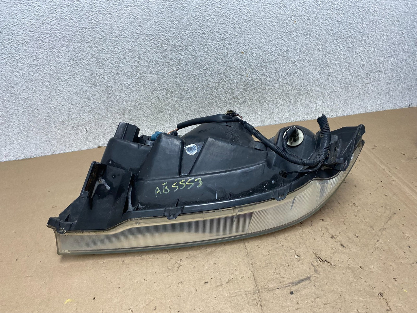 2001 to 2003 Acura MDX Passenger Right RH Headlight AG5553 DW7