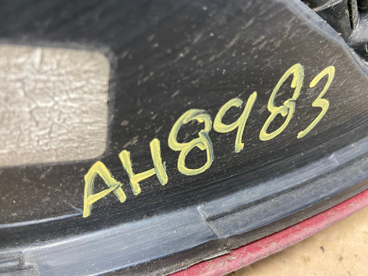 2004 2005 2006 2007 Ford Taurus Right Passenger Side Tail Light AH8983 LK7