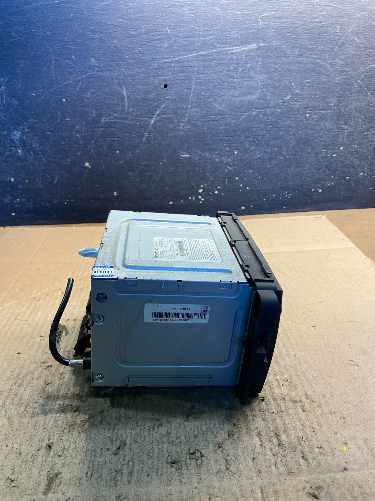 2010 to 2012 GMC Acadia Radio AM/FM CD Player Radio Z0744 DG5